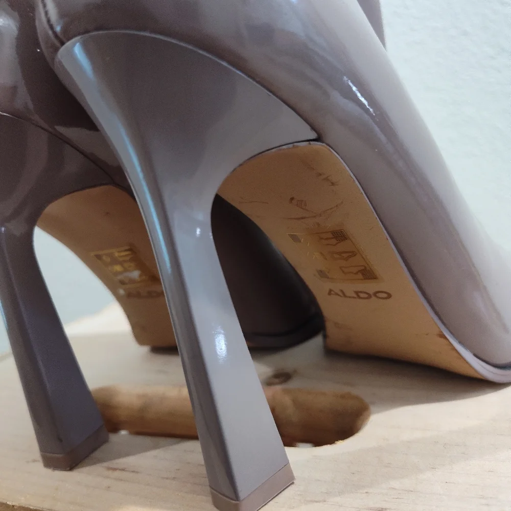 ALDO - Picture 3 of 11